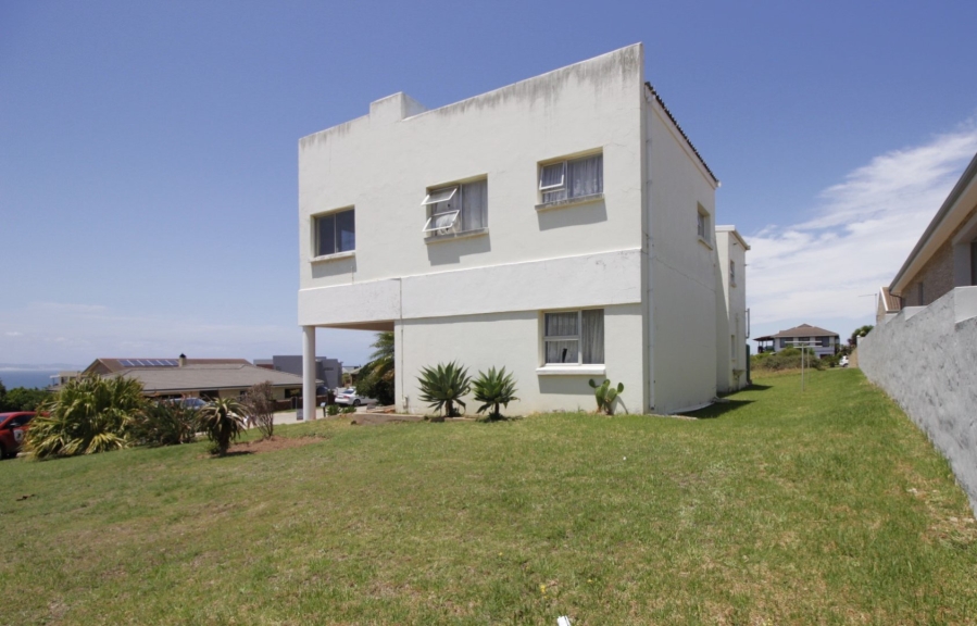 5 Bedroom Property for Sale in Wavecrest Eastern Cape